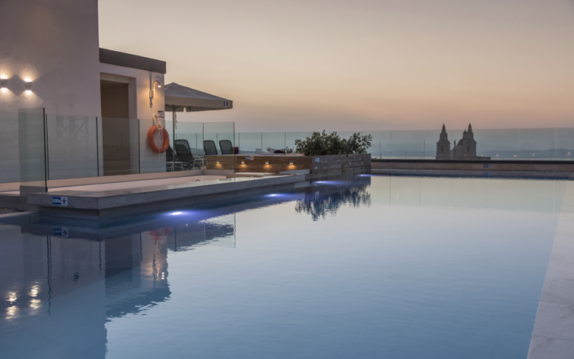 Solana rooftop pool