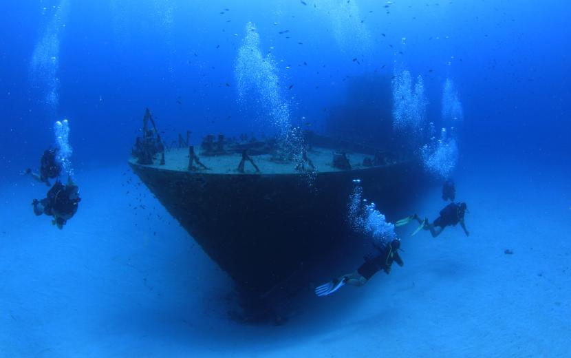 shipwreck under water