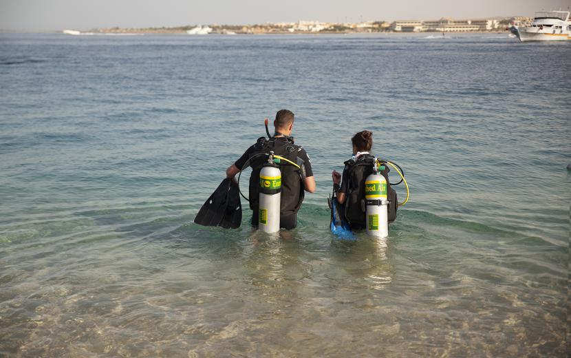 2 divers