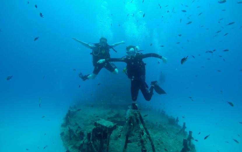 wreck dive fun